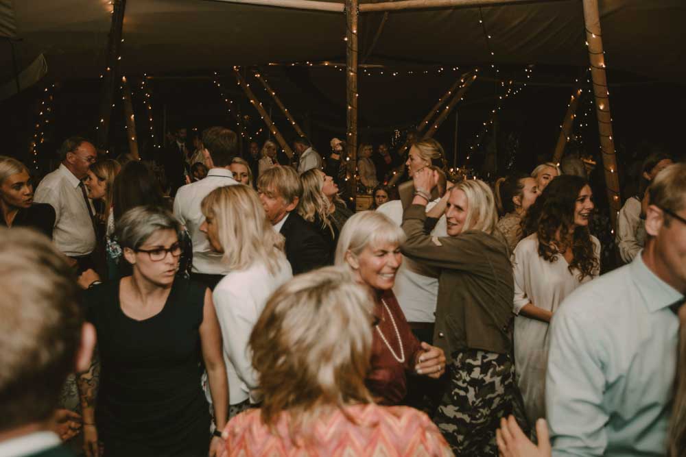 dansegulv til fest i telt - teltbryllup