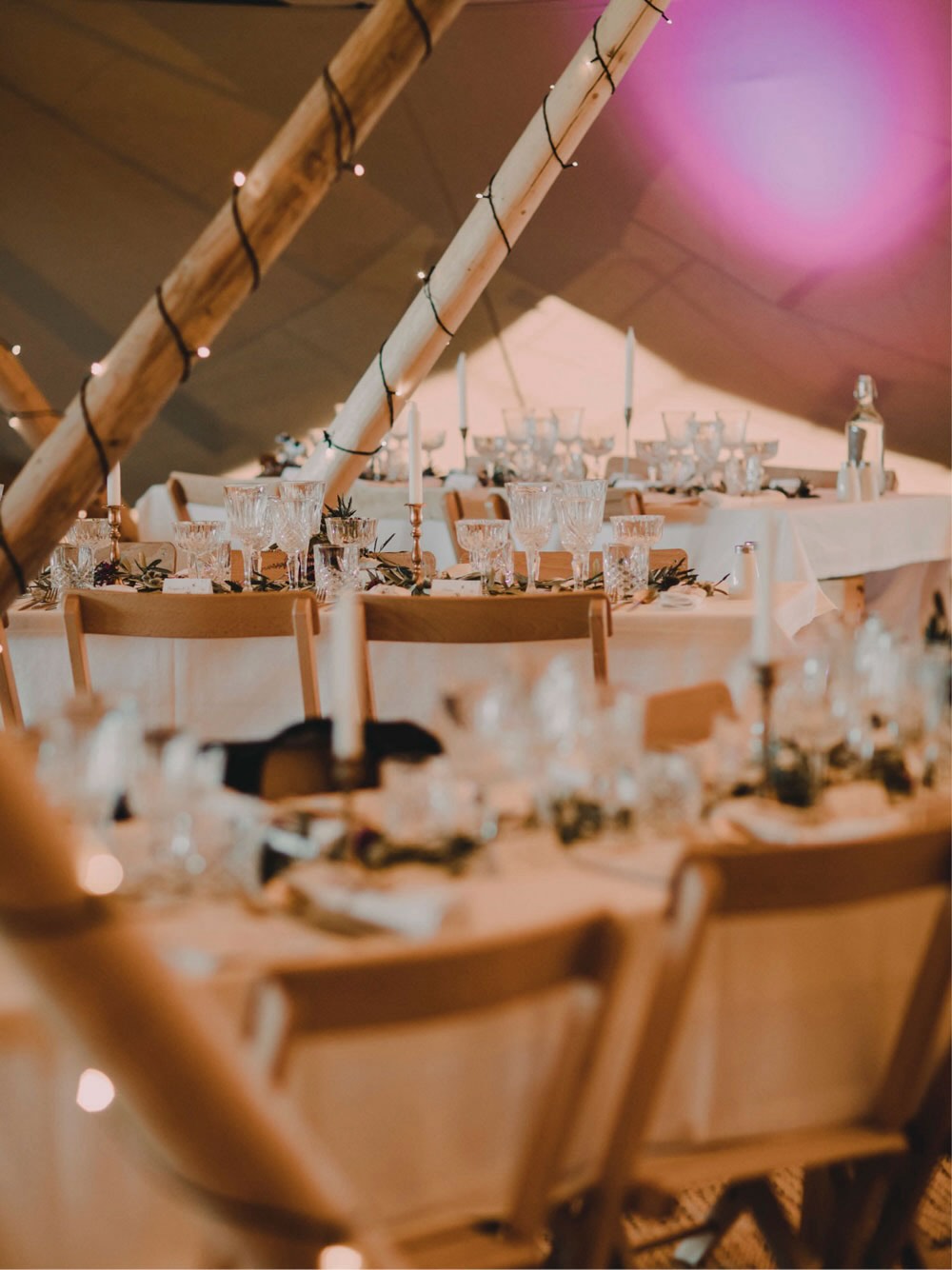 bryllupsbord-til-fest-i-telt