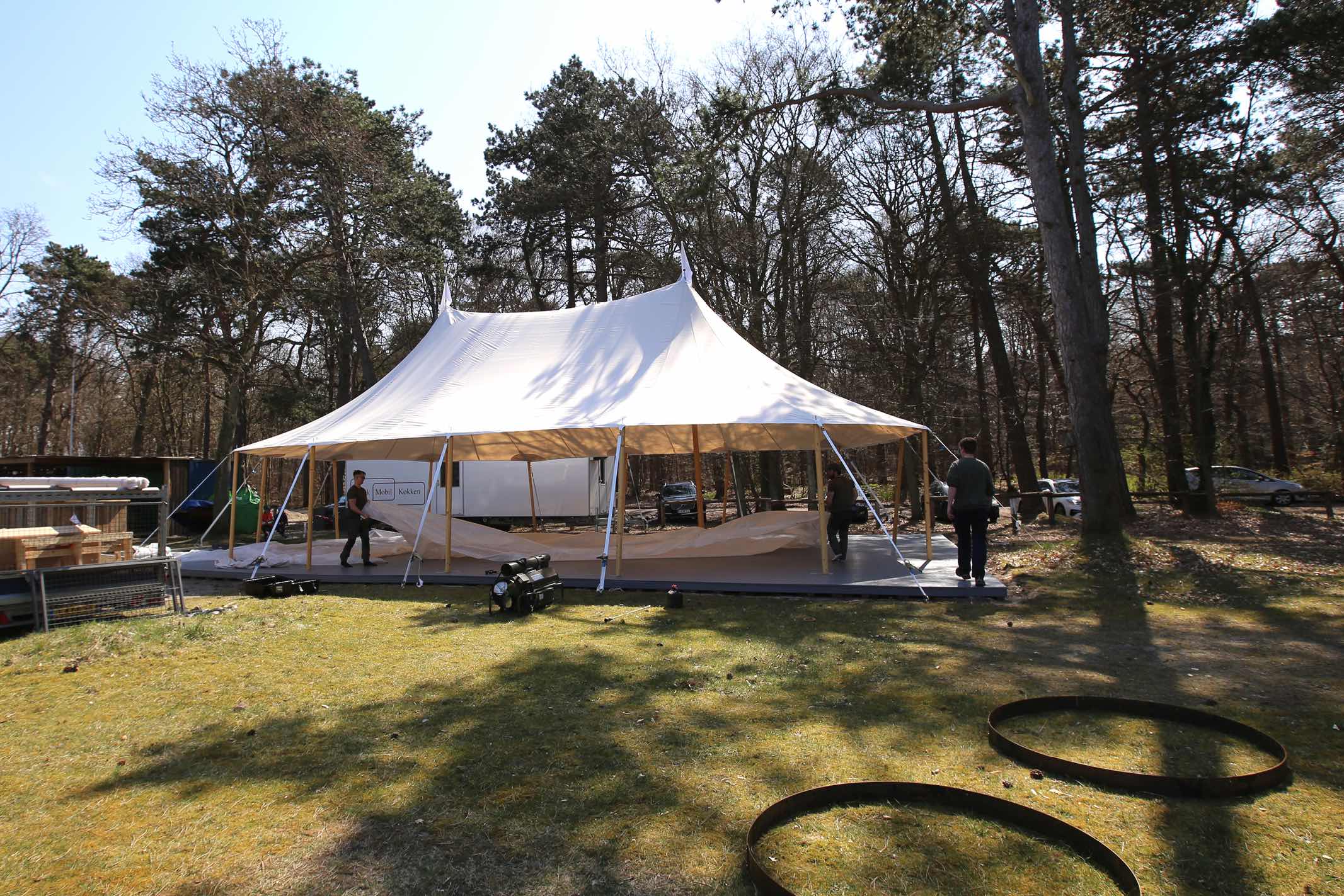 teltopsaetning-stort-telt
